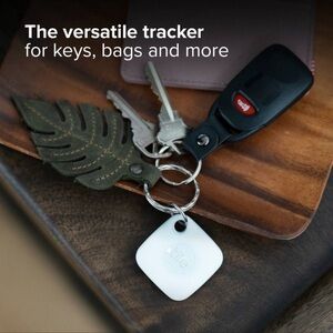 Tile Mate 2022 - White Attachable Tracker  NEVER LOST YOUR ITEMS AGAIN